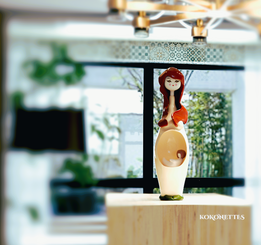 Kokonette enceinte, réinvention française moderne des poupées Kokeshi traditionnelles